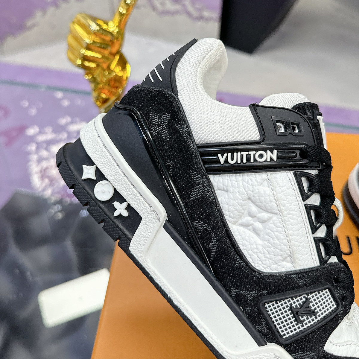 Louis Vuitton Sneaker LV Trainer Noir et Blanc – Image 3