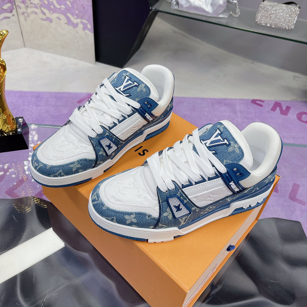 Louis Vuitton Sneaker LV Trainer Bleu et Blanc – Image 3